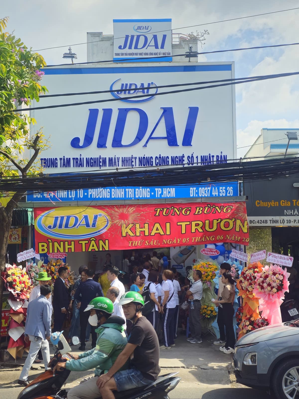Kiểm tra và tư vấn sức khỏe định kỳ cho khách hàng tại JIDAI Bình Tân